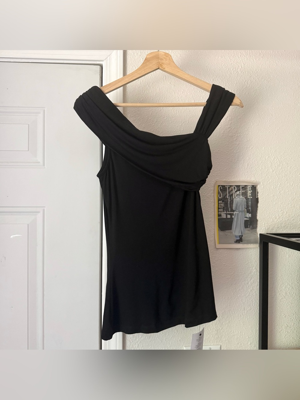 NWT‎ BAUKJEN black asymmetrical off shoulder stretchy cropped tank top